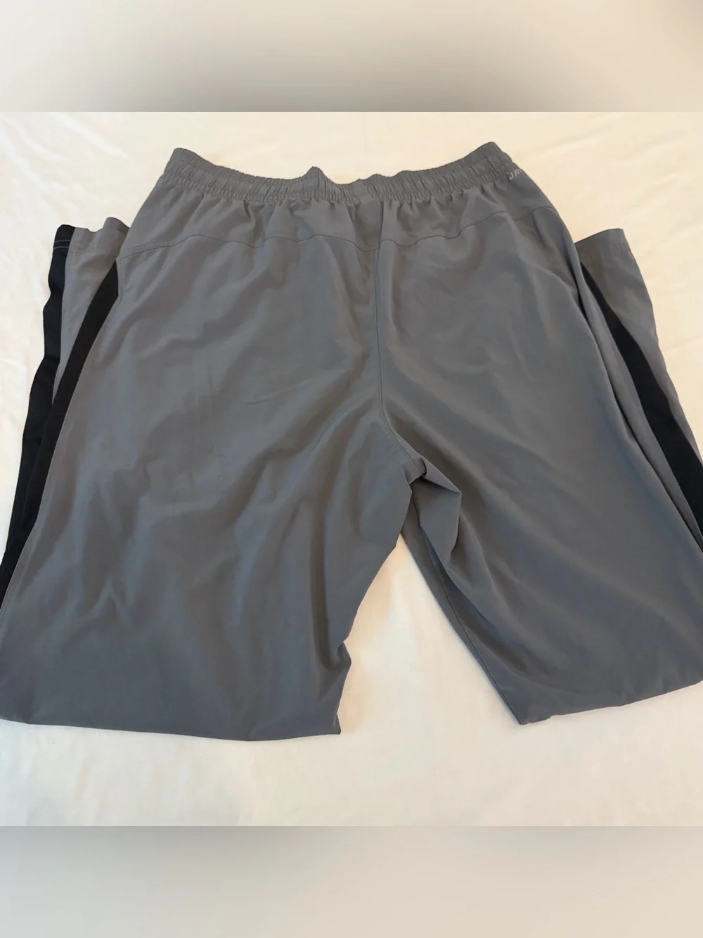 Nike LIVESTRONG Track Pants Men’s Medium Gray Black Yellow Swoosh Athletic Gym